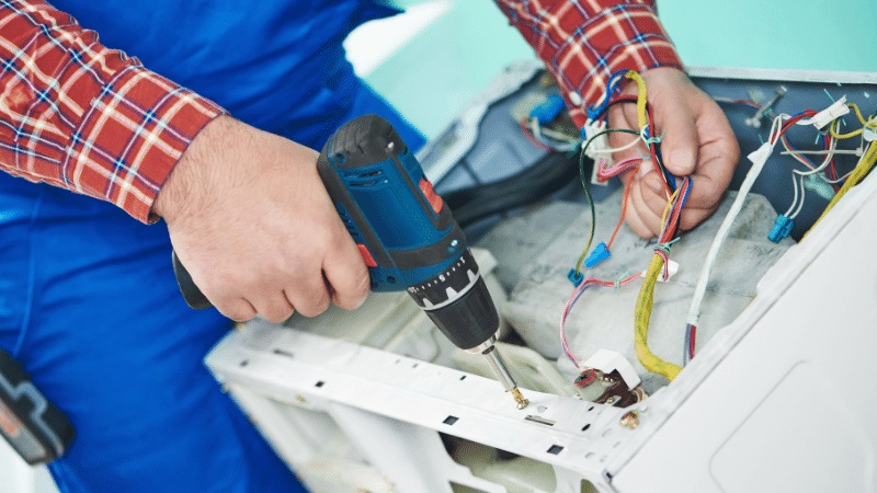 Yunusemre Hotpoint Hotpoint çamaşır makinesi kart tamiri – Su almama arızası orijinal parça ile giderildi. - Teknik servis örneği